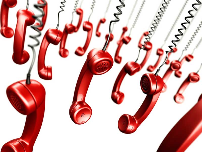 Какие консультации оказывают специалисты горячей линии?